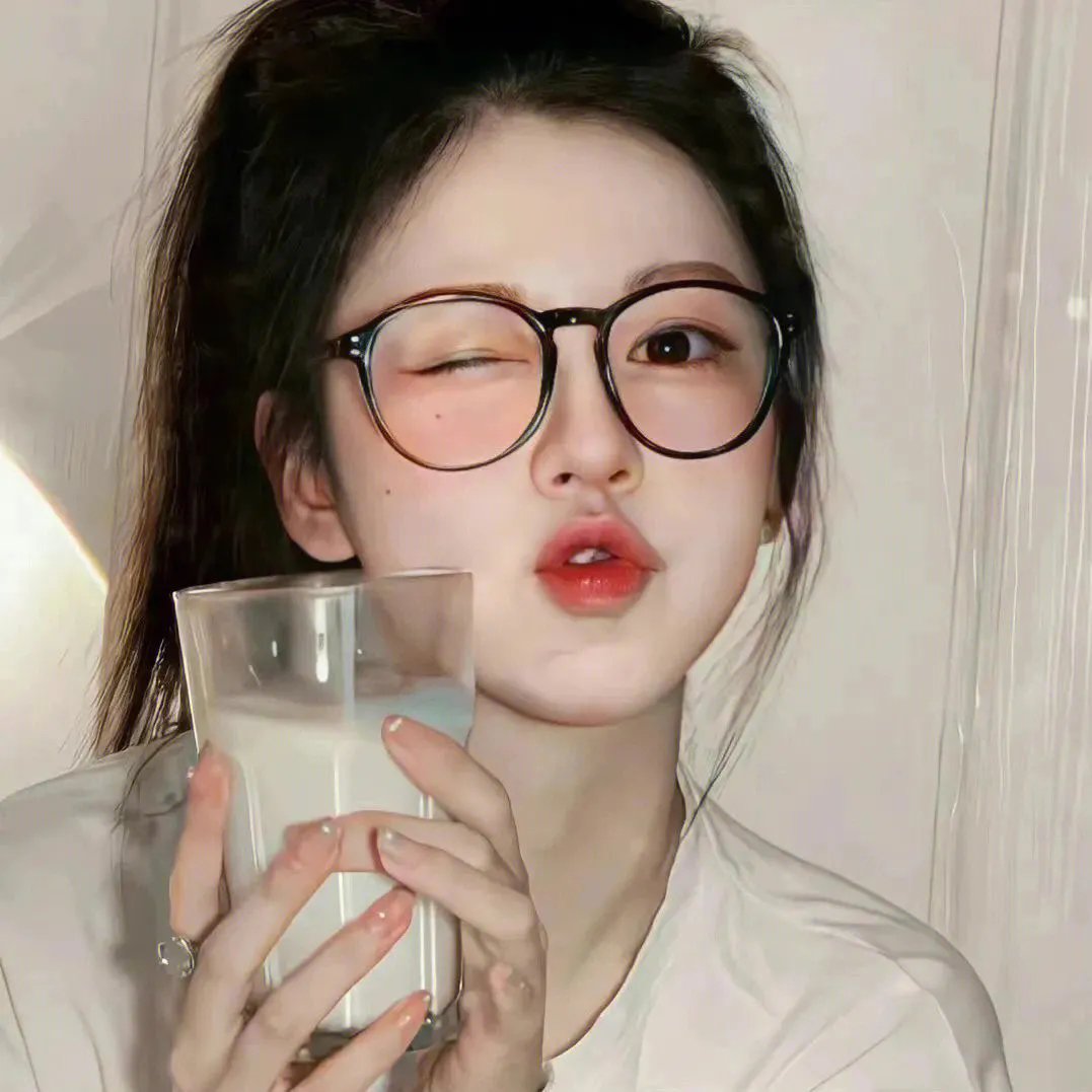 照片里的伴娘